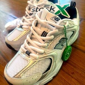 Beautiful women snickers, comfortable and fancy.